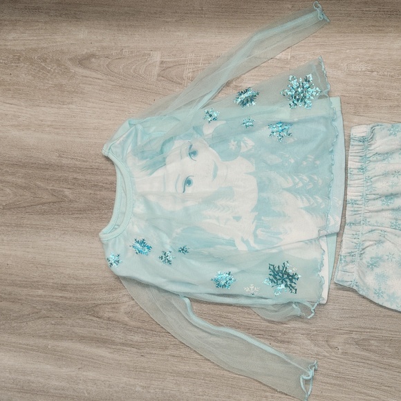 NWOT Frozen pjs - Picture 3 of 6